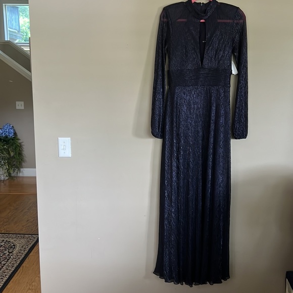 BETSY & ADAM Metallic-Threaded Front-Cutout Gown In Navy. - Picture 8 of 17